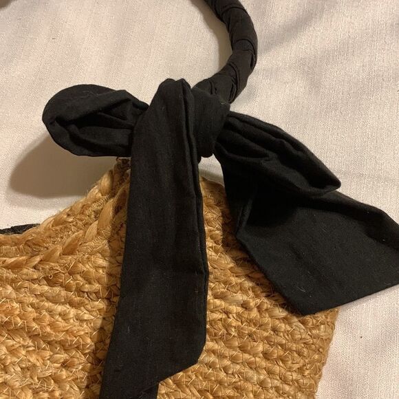 Magic 100% Jute handbag with black cloth wrapped handles & removable bow - Picture 9 of 10